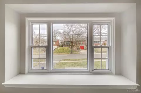 Living - 8685 Wicklow Ave, Cincinnati, OH 45236 photo 4 of 4