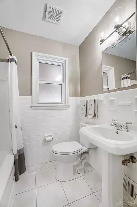 Bath - 8685 Wicklow Ave, Cincinnati, OH 45236 photo 2 of 5