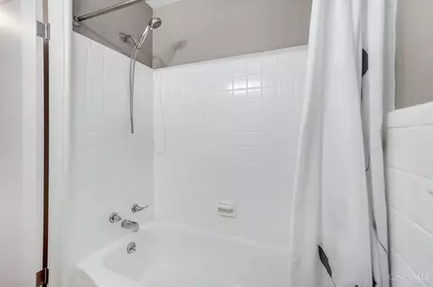Bath - 8685 Wicklow Ave, Cincinnati, OH 45236 photo 4 of 5