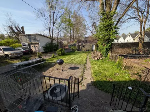 Exterior - 121 Sixty Eighth St, Cincinnati, OH 45216 photo 2 of 5