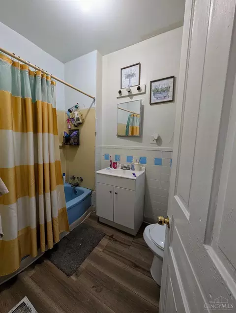 Bath - 121 Sixty Eighth St, Cincinnati, OH 45216 photo 1 of 1