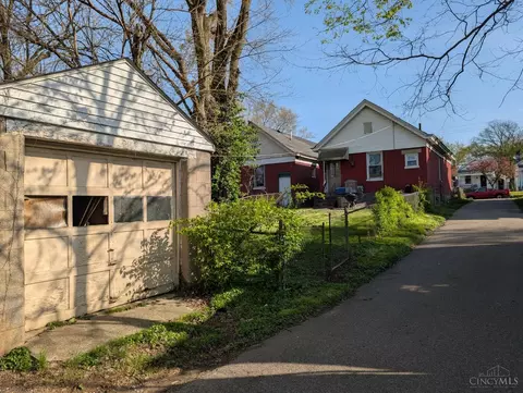 Exterior - 121 Sixty Eighth St, Cincinnati, OH 45216 photo 4 of 5