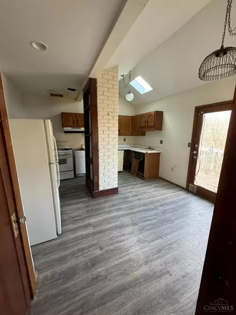 2635 Cora Ave, Cincinnati, OH 45211 photo 3