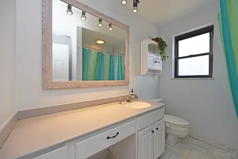 Bath - 685 Libbejo Dr, Cincinnati, OH 45233 photo 1 of 3