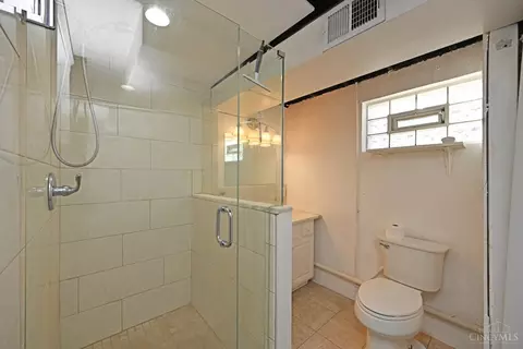 Bath - 685 Libbejo Dr, Cincinnati, OH 45233 photo 2 of 3