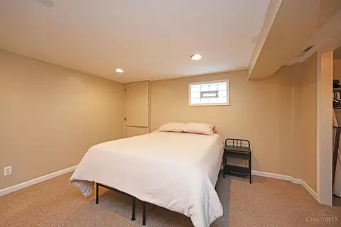 Bedroom - 685 Libbejo Dr, Cincinnati, OH 45233 photo 10 of 11