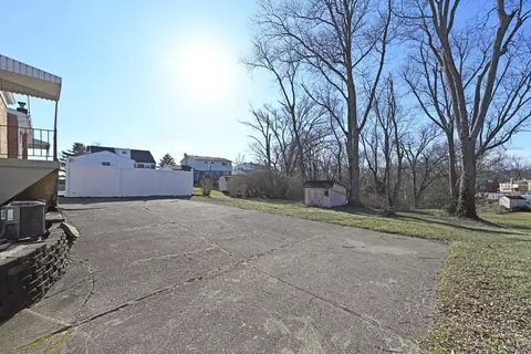 Exterior - 685 Libbejo Dr, Cincinnati, OH 45233 photo 5 of 9
