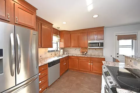 Kitchen - 685 Libbejo Dr, Cincinnati, OH 45233 photo 2 of 6