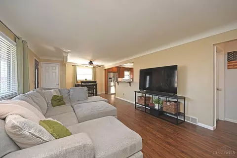 Living - 685 Libbejo Dr, Cincinnati, OH 45233 photo 3 of 3