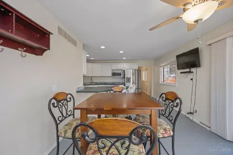 8904 Cavalier Dr, Cincinnati, OH 45231 photo 25