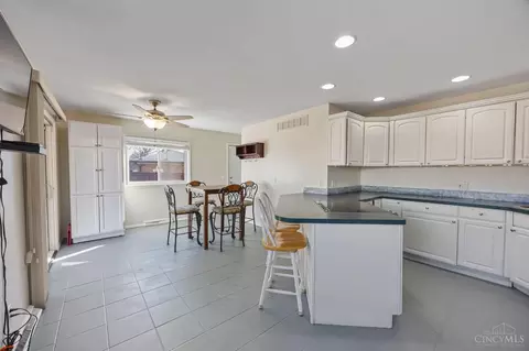 8904 Cavalier Dr, Cincinnati, OH 45231 photo 21