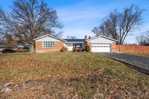 8904 Cavalier Dr, Cincinnati, OH 45231 photo 2