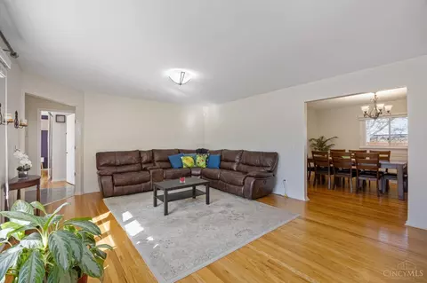 8904 Cavalier Dr, Cincinnati, OH 45231 photo 18