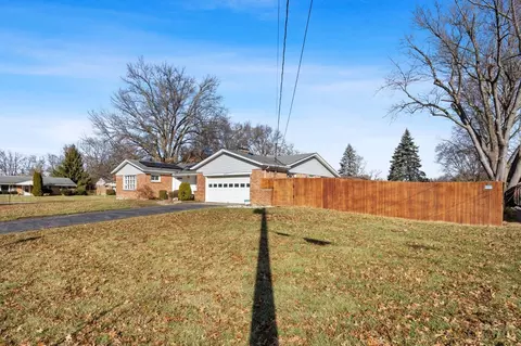 8904 Cavalier Dr, Cincinnati, OH 45231 photo 4
