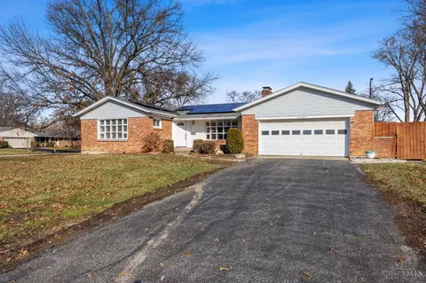8904 Cavalier Dr, Cincinnati, OH 45231 photo 3