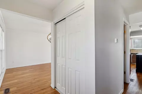 Entry Way - 2515 Carriagegate Ln, Maineville, OH 45039 photo 2 of 4