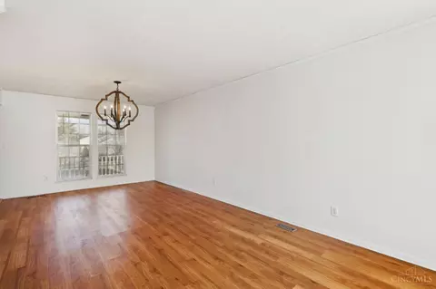 Living - 2515 Carriagegate Ln, Maineville, OH 45039 photo 3 of 3