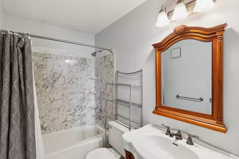 Bath - 2515 Carriagegate Ln, Maineville, OH 45039 photo 5 of 5