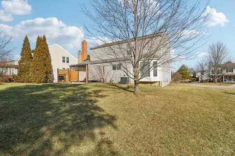 Exterior - 2515 Carriagegate Ln, Maineville, OH 45039 photo 10 of 13