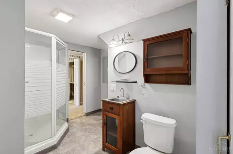 Bath - 2515 Carriagegate Ln, Maineville, OH 45039 photo 2 of 5