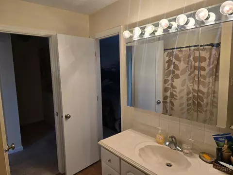 Bath - 508 Halifax Cir, Cincinnati, OH 45244 photo 2 of 3