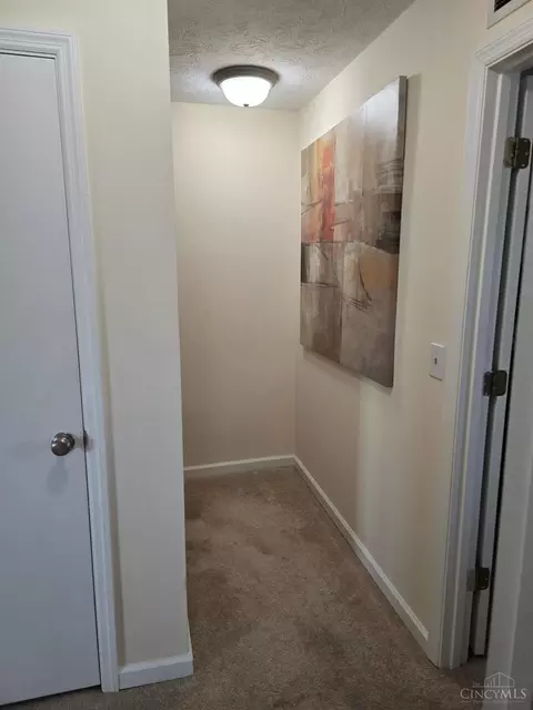 Entry Way - 508 Halifax Cir, Cincinnati, OH 45244 photo 5 of 7