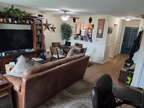 Living - 508 Halifax Cir, Cincinnati, OH 45244 photo 4 of 6