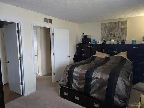 Bedroom - 508 Halifax Cir, Cincinnati, OH 45244 photo 3 of 5