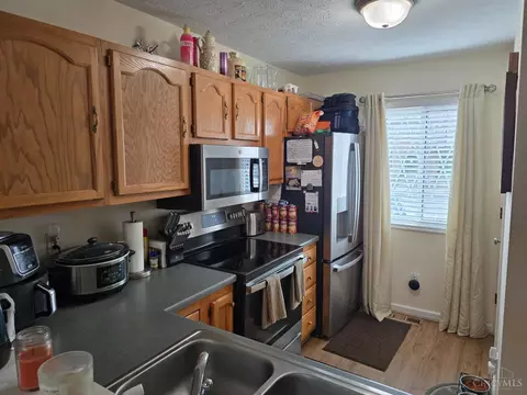 Kitchen - 508 Halifax Cir, Cincinnati, OH 45244 photo 2 of 2