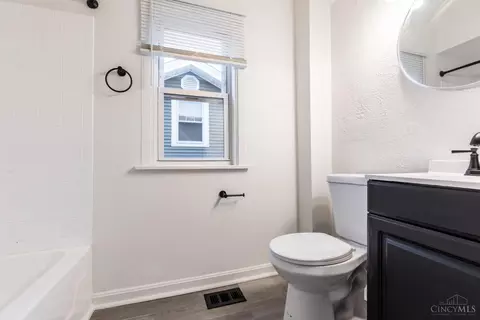 Bath - 1234 Dewey Ave, Cincinnati, OH 45205 photo 6 of 6