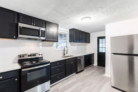 Kitchen - 1234 Dewey Ave, Cincinnati, OH 45205 photo 2 of 2