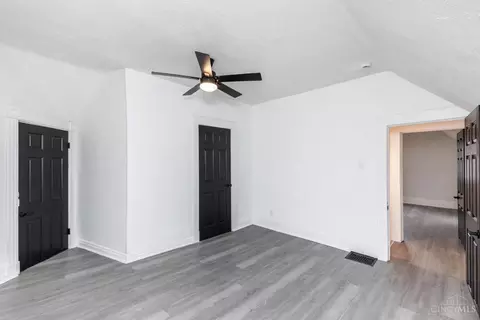Bedroom - 1234 Dewey Ave, Cincinnati, OH 45205 photo 2 of 2