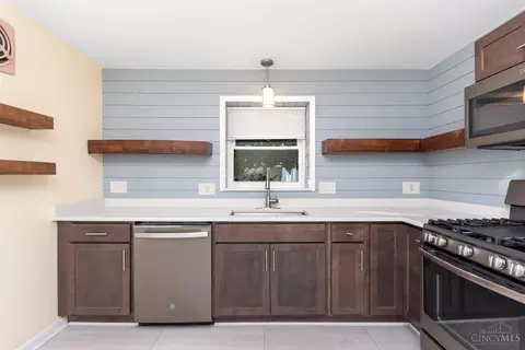 Kitchen - 6431 Bramble Ave, Cincinnati, OH 45227 photo 3 of 4