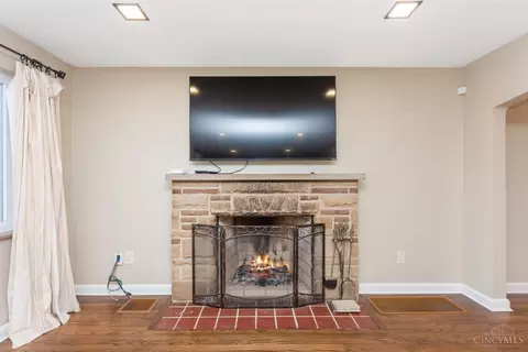 Living - 6431 Bramble Ave, Cincinnati, OH 45227 photo 3 of 4