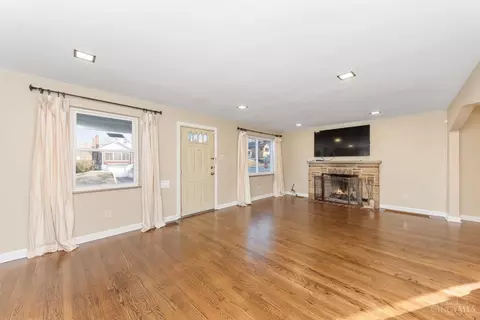 Living - 6431 Bramble Ave, Cincinnati, OH 45227 photo 2 of 4