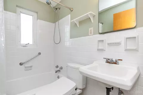 Bath - 6431 Bramble Ave, Cincinnati, OH 45227 photo 1 of 1