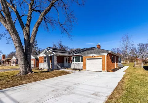 4662 Kugler Mill Rd, Cincinnati, OH 45236