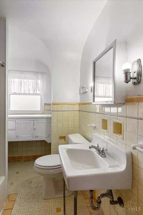 Bath - 3400 Corrine Ave, Cincinnati, OH 45238 photo 1 of 3