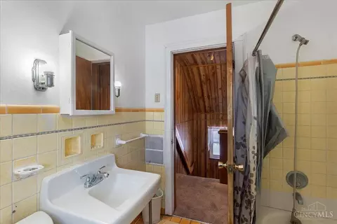Bath - 3400 Corrine Ave, Cincinnati, OH 45238 photo 2 of 3
