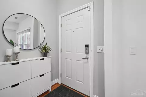 Entry Way - 2528 Hackberry St, Cincinnati, OH 45206 photo 2 of 7