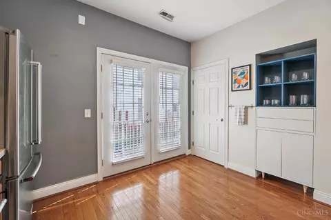 Entry Way - 2528 Hackberry St, Cincinnati, OH 45206 photo 3 of 7