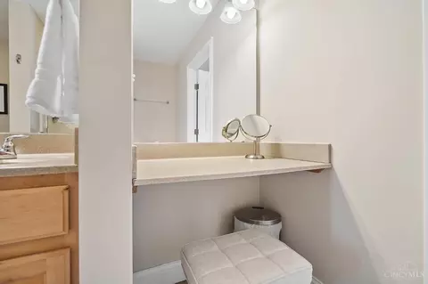 Bath - 2528 Hackberry St, Cincinnati, OH 45206 photo 6 of 7