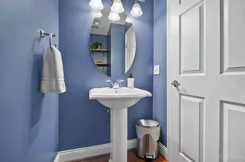 Bath - 2528 Hackberry St, Cincinnati, OH 45206 photo 1 of 7
