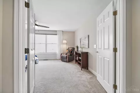 Entry Way - 2528 Hackberry St, Cincinnati, OH 45206 photo 4 of 7