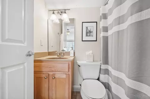 Bath - 2528 Hackberry St, Cincinnati, OH 45206 photo 7 of 7
