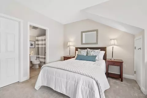 Bedroom - 2528 Hackberry St, Cincinnati, OH 45206 photo 6 of 8