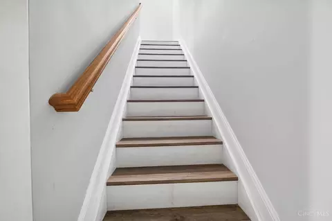 Entry Way - 2528 Hackberry St, Cincinnati, OH 45206 photo 5 of 7