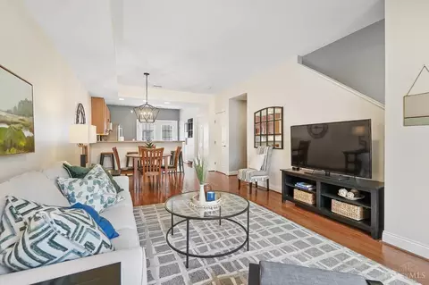 Living - 2528 Hackberry St, Cincinnati, OH 45206 photo 3 of 4