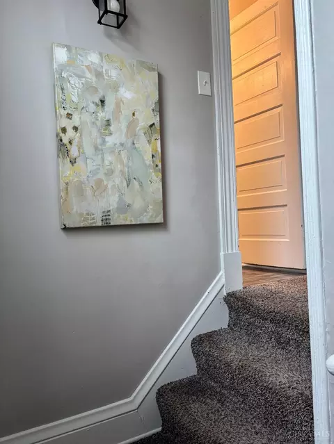 Entry Way - 3337 Graydon Ave, Cincinnati, OH 45207 photo 6 of 7