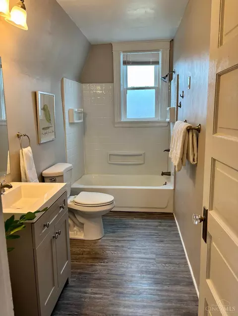 Bath - 3337 Graydon Ave, Cincinnati, OH 45207 photo 1 of 2